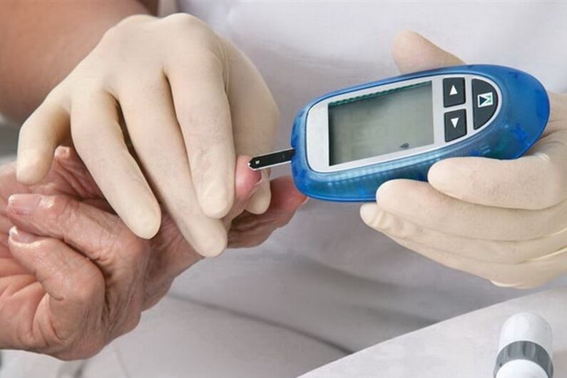 amostragem de sangue para medir o açúcar no diabetes